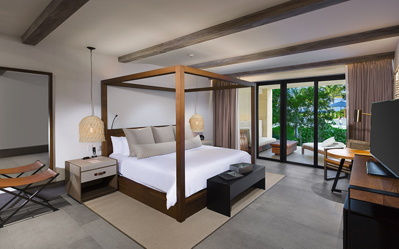 Estancia Tropical Room King Bed