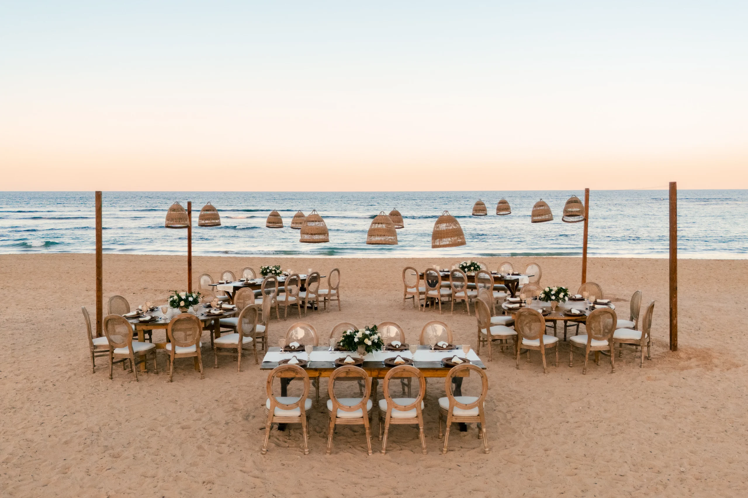setpcwedbeachreception52afcresized68655b1bd143f be all inclusive